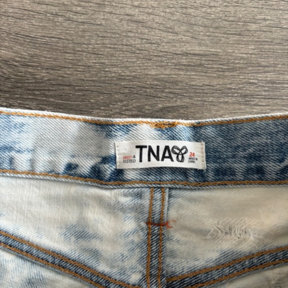 Aritzia TNA Faded Dyed Denim Shorts - Picture 3 of 10